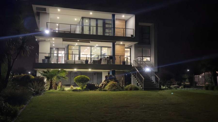 5 Bedroom Property for Sale in Wonderwater Free State